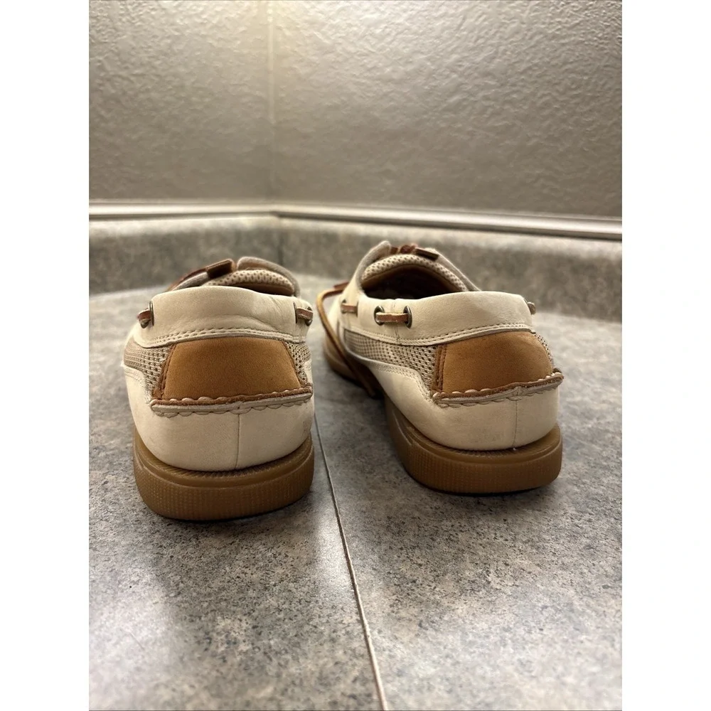 St John's Bay Boat Shoes Men's Sz 9.5 M 016-8000 Tan Brown Excellent Cond.